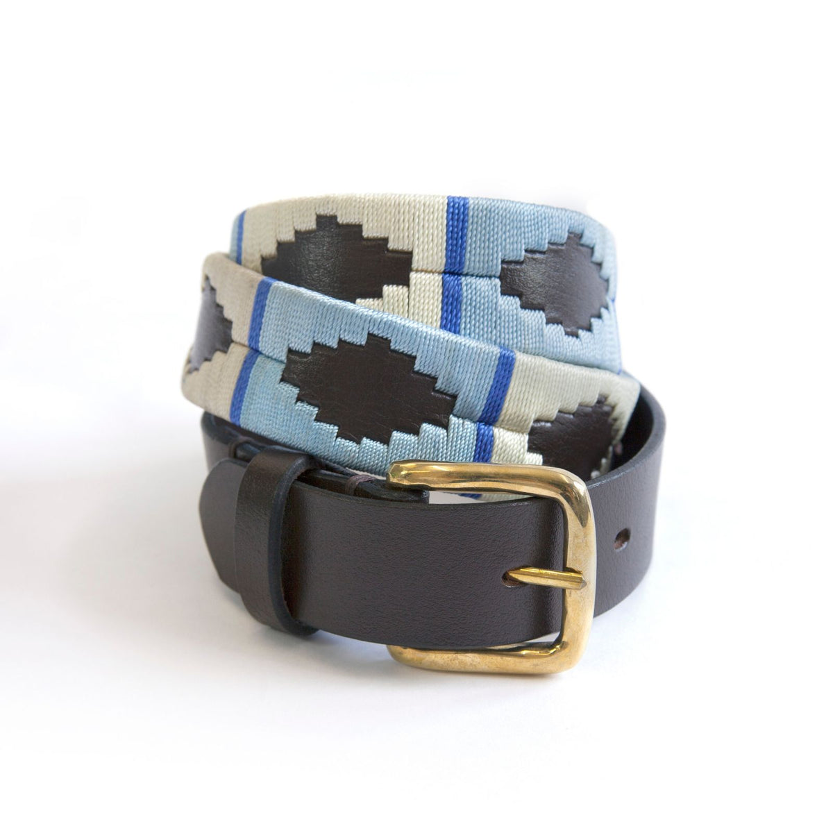 Polo riem in ijskoele kleurstelling van hoogwaardig buffelleer met traditionele gespsluiting