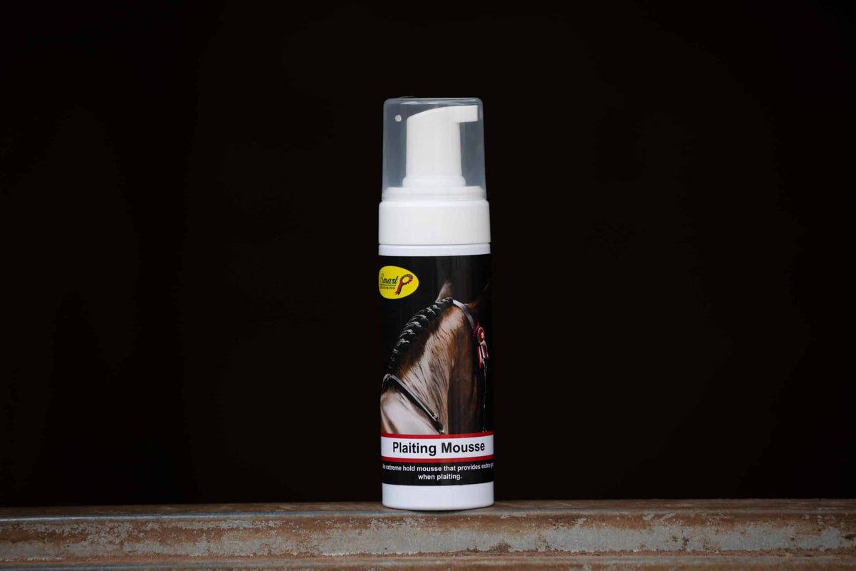 Lichte plaiting mousse die wegstaande haartjes temt en extra grip geeft voor strakke vlechten
